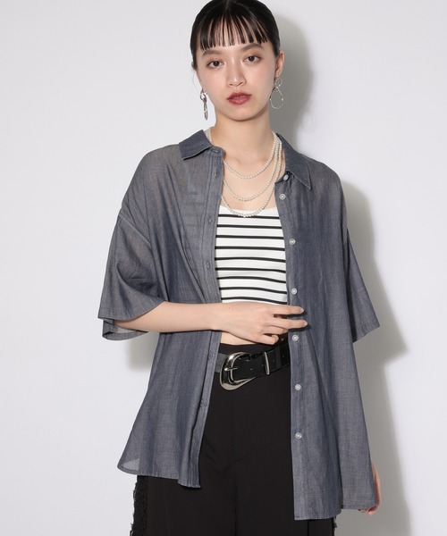 PAGEBOY（ページボーイ）の「シアーデニムショートスリーブシャツ（シャツ/ブラウス・レディース・ブラック系その他/ブルー系その他/インディゴブルー・FREE）」の3枚目の写真