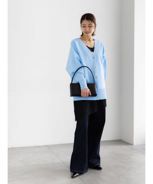 Te chichi(テチチ)の「コクーンVネックカーディガン(カーディガン/ボレロ・レディース・オフホワイト/ブラック/サックスブルー/ピンク・F)」の12枚目の写真