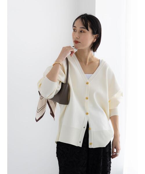 Te chichi(テチチ)の「コクーンVネックカーディガン(カーディガン/ボレロ・レディース・オフホワイト/ブラック/サックスブルー/ピンク・F)」の17枚目の写真