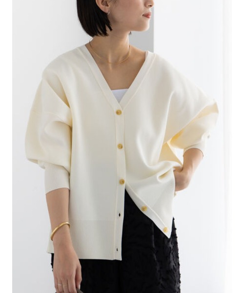 Te chichi(テチチ)の「コクーンVネックカーディガン(カーディガン/ボレロ・レディース・オフホワイト/ブラック/サックスブルー/ピンク・F)」の2枚目の写真