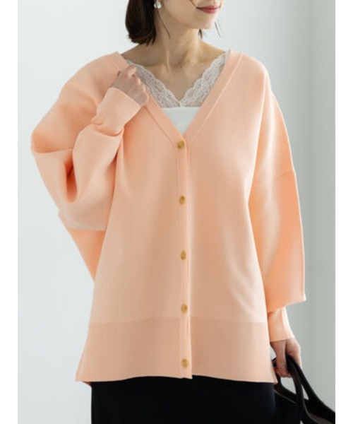 Te chichi(テチチ)の「コクーンVネックカーディガン(カーディガン/ボレロ・レディース・オフホワイト/ブラック/サックスブルー/ピンク・F)」の4枚目の写真