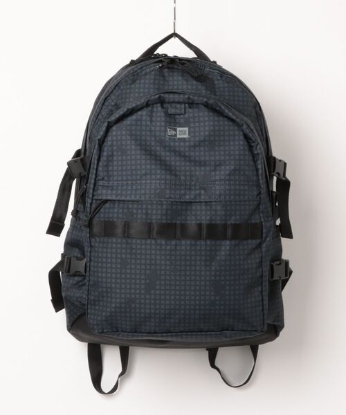 NEW ERA(ニューエラ)の「【NEW ERA/ニューエラ】キャリアパック 35L ブラックナイトカモ(バックパック/リュック・メンズ・その他1・FREE)」の1枚目の写真