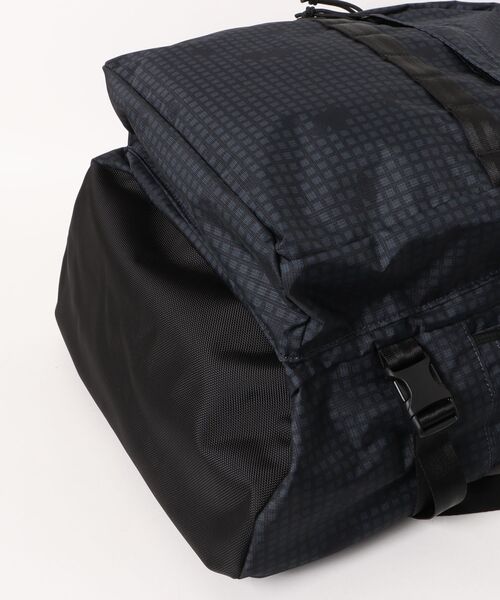 NEW ERA(ニューエラ)の「【NEW ERA/ニューエラ】キャリアパック 35L ブラックナイトカモ(バックパック/リュック・メンズ・その他1・FREE)」の3枚目の写真