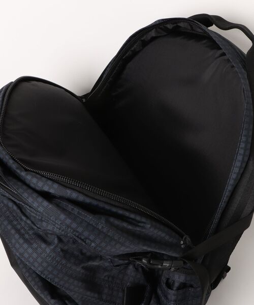 NEW ERA(ニューエラ)の「【NEW ERA/ニューエラ】キャリアパック 35L ブラックナイトカモ(バックパック/リュック・メンズ・その他1・FREE)」の6枚目の写真