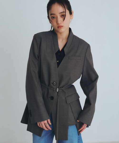 UNITED TOKYO（ユナイテッドトウキョウ）の「【新作】スタンドカラーテーラードジャケット｜オフィスカジュアル/オケージョン/春服（テーラードジャケット・レディース・ブラウン/マルチ・1/2）」の2枚目の写真