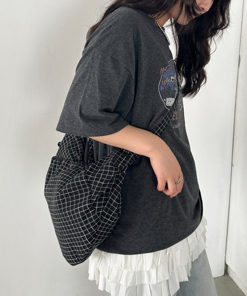 CLEA(クレア)の「ドロストリボンチェック柄ショルダーバッグ(ボディバッグ/ウエストポーチ・レディース・ブラック/グレー/ネイビー・FREE)」の12枚目の写真