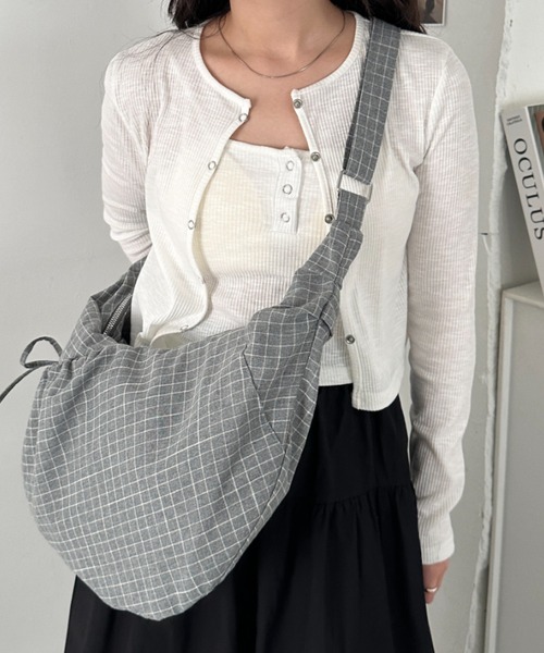 CLEA(クレア)の「ドロストリボンチェック柄ショルダーバッグ(ボディバッグ/ウエストポーチ・レディース・ブラック/グレー/ネイビー・FREE)」の16枚目の写真