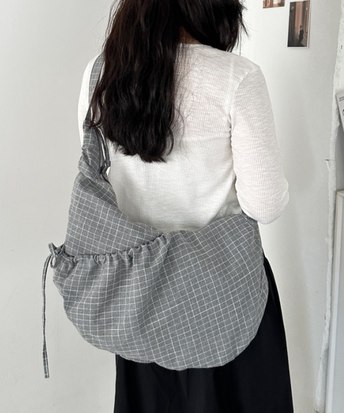 CLEA(クレア)の「ドロストリボンチェック柄ショルダーバッグ(ボディバッグ/ウエストポーチ・レディース・ブラック/グレー/ネイビー・FREE)」の18枚目の写真