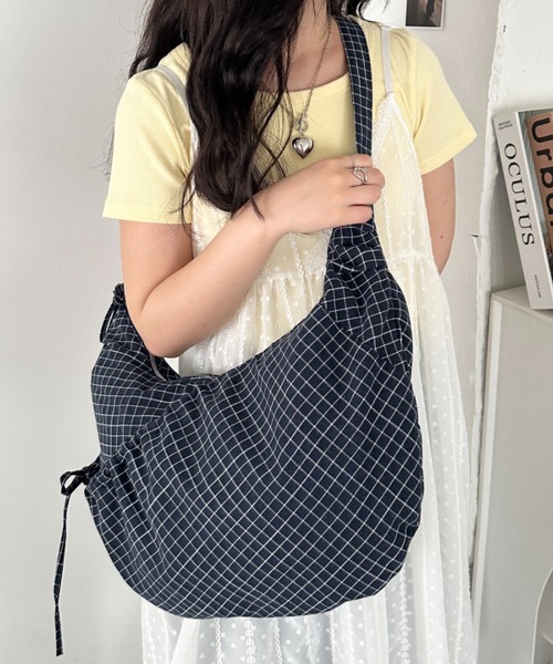 CLEA(クレア)の「ドロストリボンチェック柄ショルダーバッグ(ボディバッグ/ウエストポーチ・レディース・ブラック/グレー/ネイビー・FREE)」の19枚目の写真