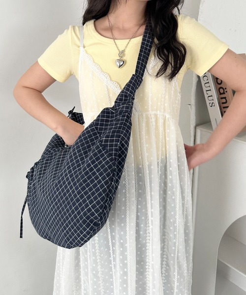 CLEA(クレア)の「ドロストリボンチェック柄ショルダーバッグ(ボディバッグ/ウエストポーチ・レディース・ブラック/グレー/ネイビー・FREE)」の20枚目の写真