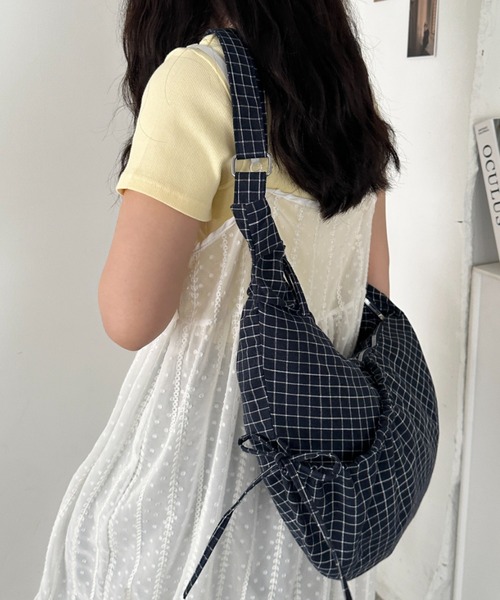 CLEA(クレア)の「ドロストリボンチェック柄ショルダーバッグ(ボディバッグ/ウエストポーチ・レディース・ブラック/グレー/ネイビー・FREE)」の22枚目の写真