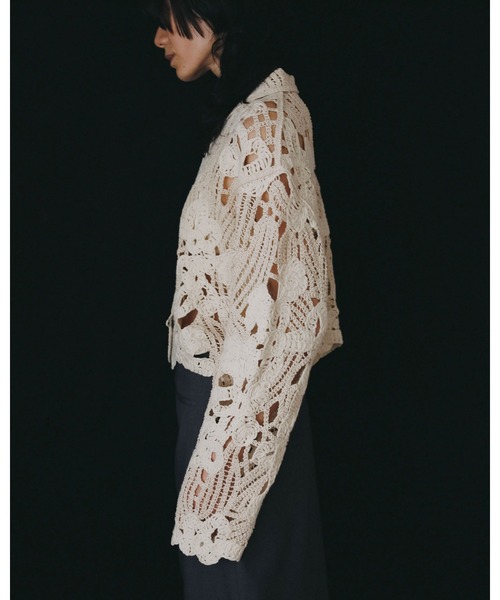 anuke（アンヌーク）の「Embroidery Over Shirts（シャツ/ブラウス・レディース・アイボリー/ブラウン・FREE）」の4枚目の写真