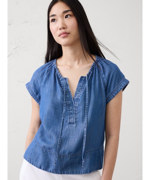 BANANA REPUBLIC FACTORY STORE(バナナリパブリック ファクトリーストア)の「BANANA REPUBLIC FACTORY STORE シャンブレー シャーリング ポップオーバー トップ(シャツ/ブラウス・レディース・インディゴブルー・XS/L/M/S)」の1枚目の写真