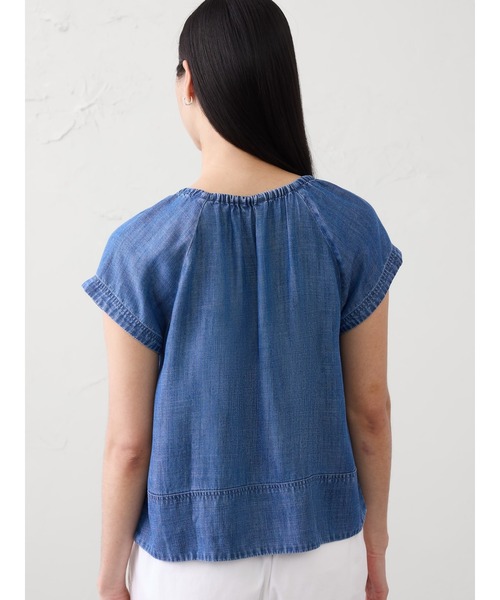 BANANA REPUBLIC FACTORY STORE(バナナリパブリック ファクトリーストア)の「BANANA REPUBLIC FACTORY STORE シャンブレー シャーリング ポップオーバー トップ(シャツ/ブラウス・レディース・インディゴブルー・XS/L/M/S)」の3枚目の写真