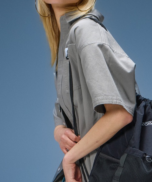 X-girl(エックスガール)の「FADED FACE LABEL S/S SHIRT(シャツ/ブラウス・レディース・ブラック/ベージュ/オレンジ・S/M)」の5枚目の写真
