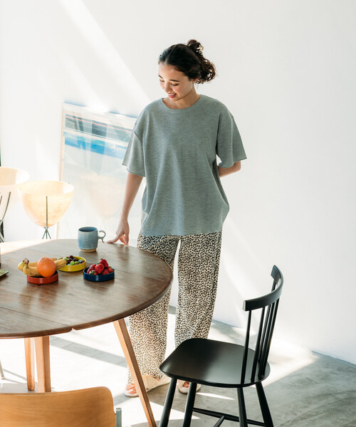FREAK'S STORE（フリークスストア）の「FRUIT OF THE LOOM × FREAK'S STORE/フルーツオブザルーム 別注 無地Tシャツ レオパードパンツ ルームセット/パジャマセット（ルームウェア/パジャマ・レディース・グレー/オフホワイト・MEDIUM/SMALL）」の19枚目の写真