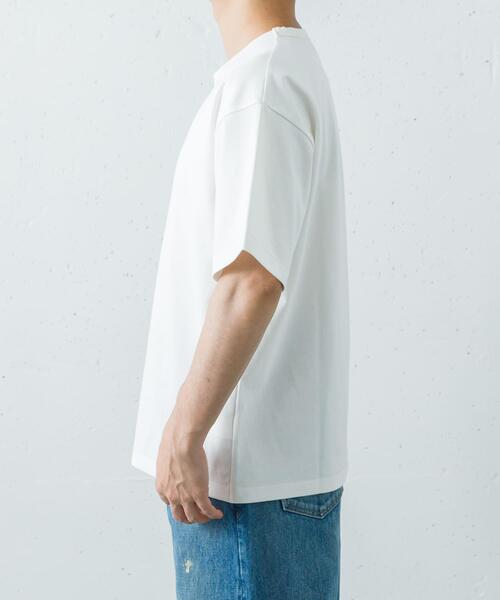 URBAN RESEARCH（アーバンリサーチ）の「防シワ接触冷感スムージーTシャツ（Tシャツ/カットソー・メンズ・ホワイト/ブラック/ライトグレー/チャコールグレー・SMALL/MEDIUM/LARGE/X-LARGE）」の6枚目の写真