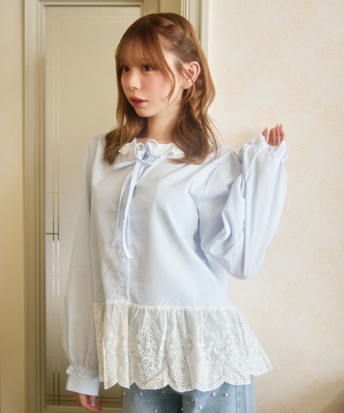 TITTY&CO.（ティティーアンドコー）の「レース切り替えブラウス（シャツ/ブラウス・レディース・ライトブルー/ホワイト/ブルー・FREE）」の6枚目の写真