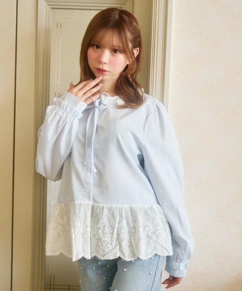 TITTY&CO.（ティティーアンドコー）の「レース切り替えブラウス（シャツ/ブラウス・レディース・ライトブルー/ホワイト/ブルー・FREE）」の4枚目の写真