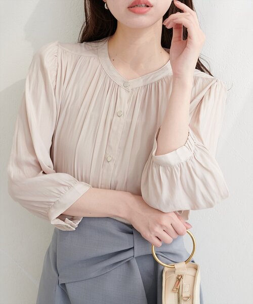 natural couture(ナチュラルクチュール)の「とろみサテン7分袖ブラウス(シャツ/ブラウス・レディース・チャコールグレー/オフホワイト/サックスブルー/ピンクベージュ/ネイビー/ミント/ピンク・FREE)」の16枚目の写真