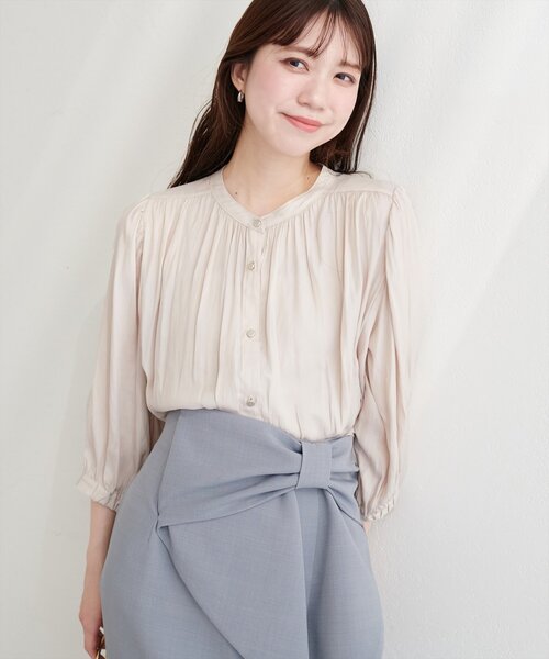 natural couture(ナチュラルクチュール)の「とろみサテン7分袖ブラウス(シャツ/ブラウス・レディース・チャコールグレー/オフホワイト/サックスブルー/ピンクベージュ/ネイビー/ミント/ピンク・FREE)」の18枚目の写真