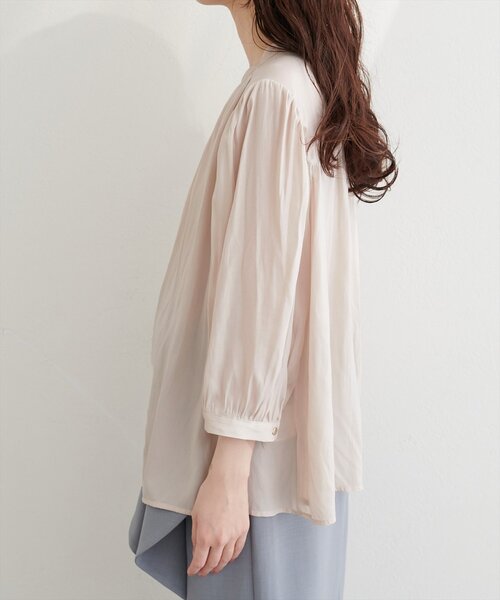 natural couture(ナチュラルクチュール)の「とろみサテン7分袖ブラウス(シャツ/ブラウス・レディース・チャコールグレー/オフホワイト/サックスブルー/ピンクベージュ/ネイビー/ミント/ピンク・FREE)」の21枚目の写真