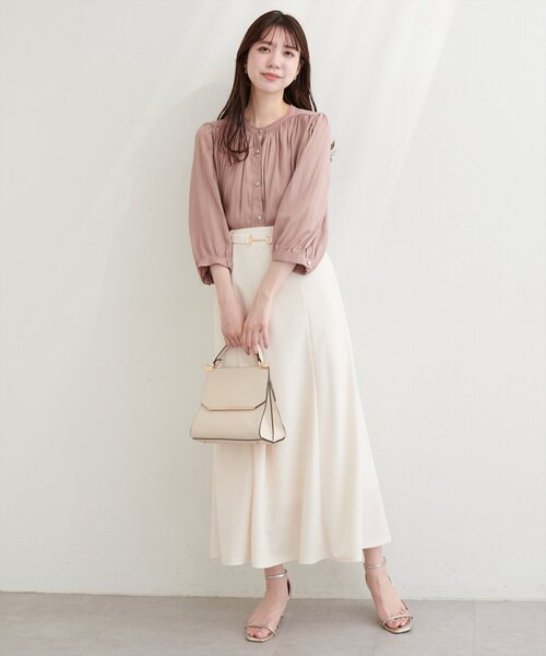 natural couture(ナチュラルクチュール)の「とろみサテン7分袖ブラウス(シャツ/ブラウス・レディース・チャコールグレー/オフホワイト/サックスブルー/ピンクベージュ/ネイビー/ミント/ピンク・FREE)」の14枚目の写真