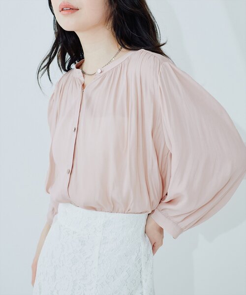 natural couture(ナチュラルクチュール)の「とろみサテン7分袖ブラウス(シャツ/ブラウス・レディース・チャコールグレー/オフホワイト/サックスブルー/ピンクベージュ/ネイビー/ミント/ピンク・FREE)」の8枚目の写真
