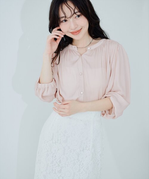 natural couture(ナチュラルクチュール)の「とろみサテン7分袖ブラウス(シャツ/ブラウス・レディース・チャコールグレー/オフホワイト/サックスブルー/ピンクベージュ/ネイビー/ミント/ピンク・FREE)」の10枚目の写真