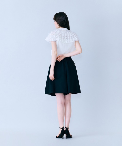 Audie a Muses(オーディアミューズ)の「フリルギャザーショルダーブラウス(シャツ/ブラウス・レディース・オフホワイト/ブルー/ブラック・38/42)」の22枚目の写真
