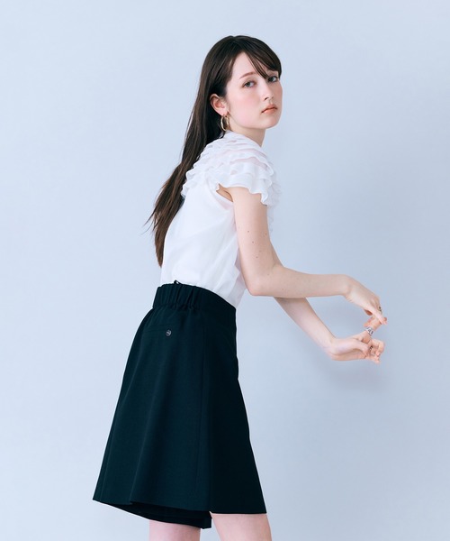 Audie a Muses(オーディアミューズ)の「フリルギャザーショルダーブラウス(シャツ/ブラウス・レディース・オフホワイト/ブルー/ブラック・38/42)」の21枚目の写真