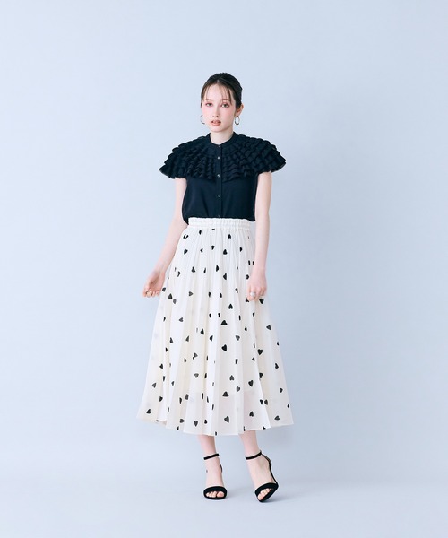 Audie a Muses(オーディアミューズ)の「フリルギャザーショルダーブラウス(シャツ/ブラウス・レディース・オフホワイト/ブルー/ブラック・38/42)」の18枚目の写真
