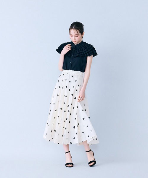 Audie a Muses(オーディアミューズ)の「フリルギャザーショルダーブラウス(シャツ/ブラウス・レディース・オフホワイト/ブルー/ブラック・38/42)」の17枚目の写真