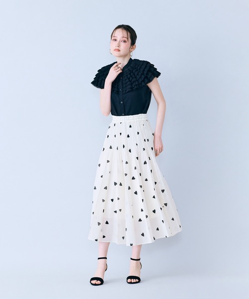 Audie a Muses(オーディアミューズ)の「フリルギャザーショルダーブラウス(シャツ/ブラウス・レディース・オフホワイト/ブルー/ブラック・38/42)」の16枚目の写真