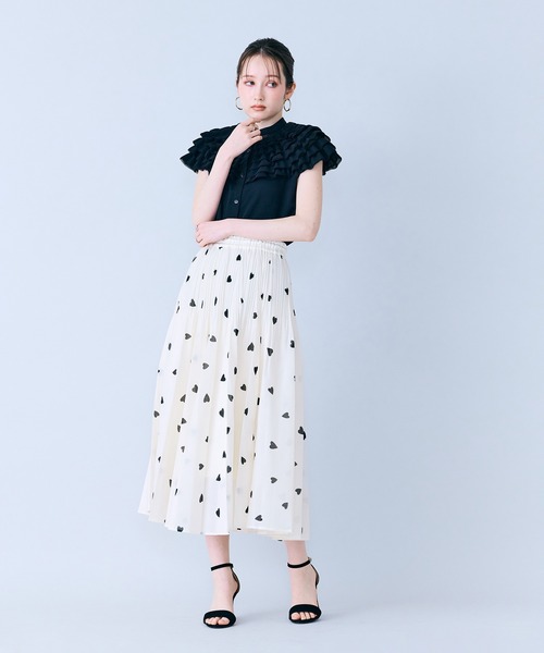 Audie a Muses(オーディアミューズ)の「フリルギャザーショルダーブラウス(シャツ/ブラウス・レディース・オフホワイト/ブルー/ブラック・38/42)」の15枚目の写真