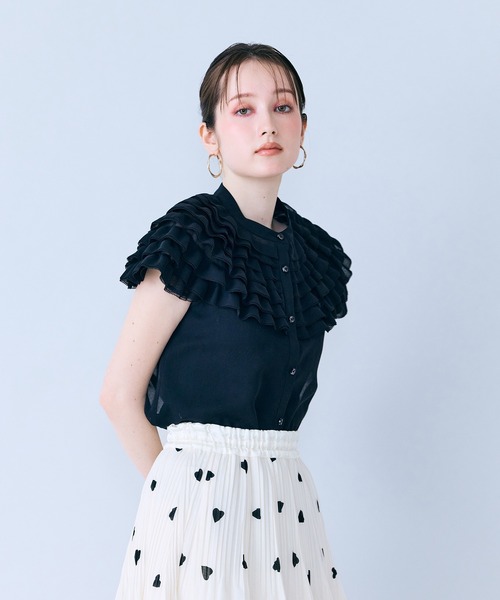 Audie a Muses(オーディアミューズ)の「フリルギャザーショルダーブラウス(シャツ/ブラウス・レディース・オフホワイト/ブルー/ブラック・38/42)」の12枚目の写真