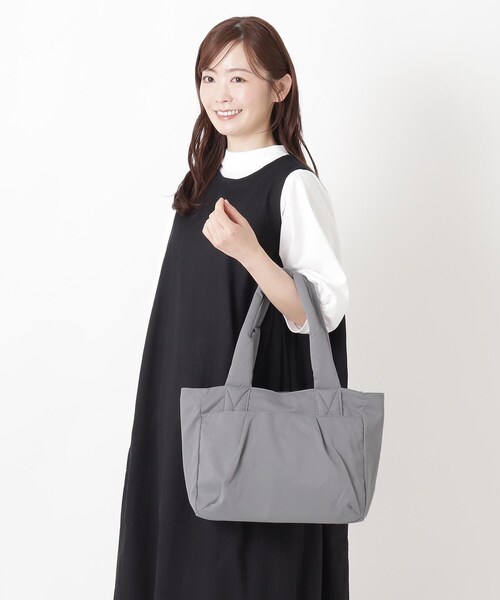 one'sterrace(ワンズテラス)の「SE 肩に優しい軽量トート(トートバッグ・レディース・ブラック系8/グレー系4/ベージュ系9・99)」の9枚目の写真