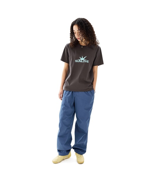SUNLOVE(サンラブ)の「Daybreak Logo Tee(Tシャツ/カットソー・レディース・チャコール/グリーン/ピンク/ホワイト/ブルー・S/M/L/XL)」の20枚目の写真