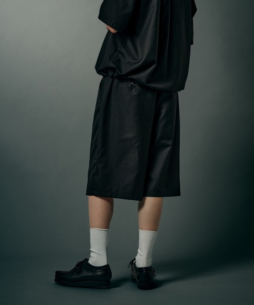 WETTEMPT(ウィテンプト)の「FUNCTIONAL 1 TUCK HALF SLACKS / ファンクショナルワンタックハーフスラックス(その他パンツ・メンズ・ブラック/チャコールグレー・LARGE/MEDIUM/SMALL)」の7枚目の写真