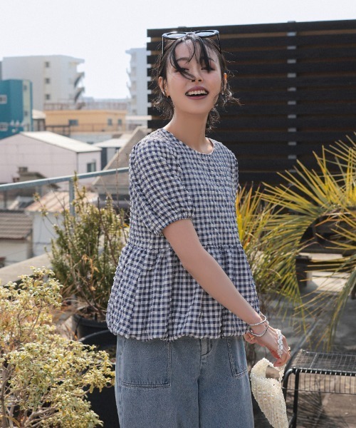 pufe(ピュフェ)の「【清涼感のあるシアサッカー素材】【pufe】ワッフルペプラムトップス カットソー ブラウス 半袖 バルーン フレア ペプラム チェック シアサッカー パフスリーブ 二の腕カバー ゆったり 体型カバー 通勤 通学(シャツ/ブラウス・レディース・ホワイト/ネイビー・ONE SIZE)」の11枚目の写真
