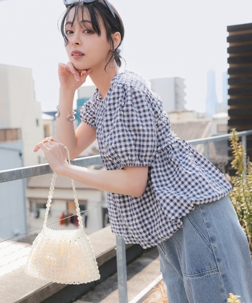 pufe(ピュフェ)の「【清涼感のあるシアサッカー素材】【pufe】ワッフルペプラムトップス カットソー ブラウス 半袖 バルーン フレア ペプラム チェック シアサッカー パフスリーブ 二の腕カバー ゆったり 体型カバー 通勤 通学(シャツ/ブラウス・レディース・ホワイト/ネイビー・ONE SIZE)」の18枚目の写真