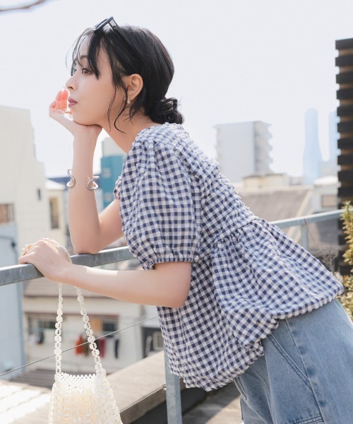 pufe(ピュフェ)の「【清涼感のあるシアサッカー素材】【pufe】ワッフルペプラムトップス カットソー ブラウス 半袖 バルーン フレア ペプラム チェック シアサッカー パフスリーブ 二の腕カバー ゆったり 体型カバー 通勤 通学(シャツ/ブラウス・レディース・ホワイト/ネイビー・ONE SIZE)」の19枚目の写真