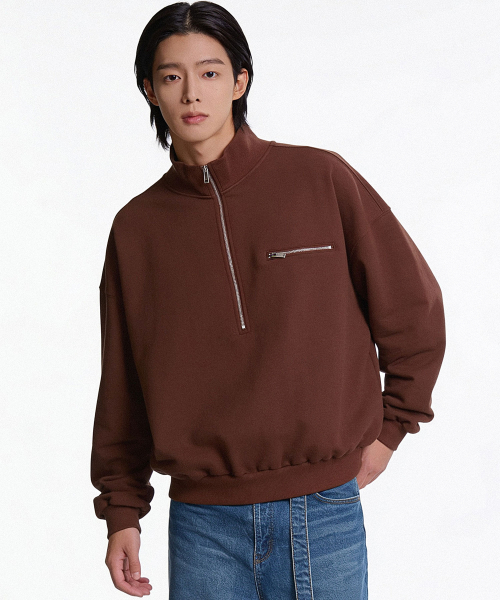 THESTORI(ザ・ストリ)の「ネリー クォータージップアップ (ブラウン)(スウェット・メンズ・その他・1(M)/2(L))」の1枚目の写真
