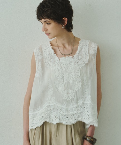 Plumel(プルメル)の「Cotton Lace Sleeveless Tops / コットンレーススリーブレストップス(その他トップス・レディース・ベージュ/ホワイト・MEDIUM)」の5枚目の写真