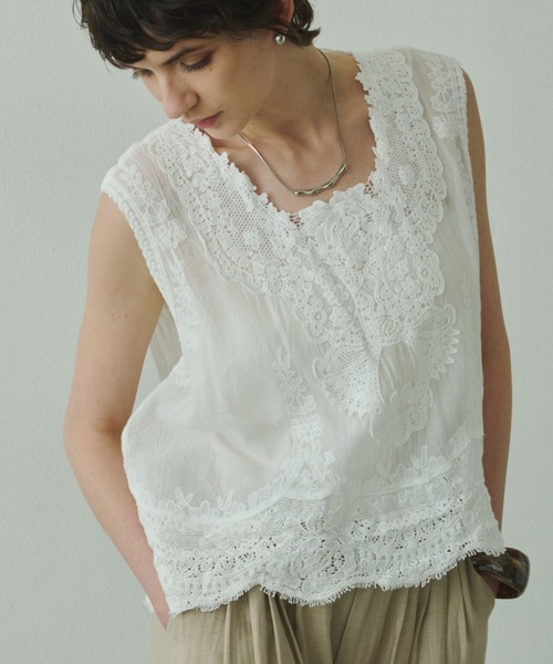 Plumel(プルメル)の「Cotton Lace Sleeveless Tops / コットンレーススリーブレストップス(その他トップス・レディース・ベージュ/ホワイト・MEDIUM)」の11枚目の写真