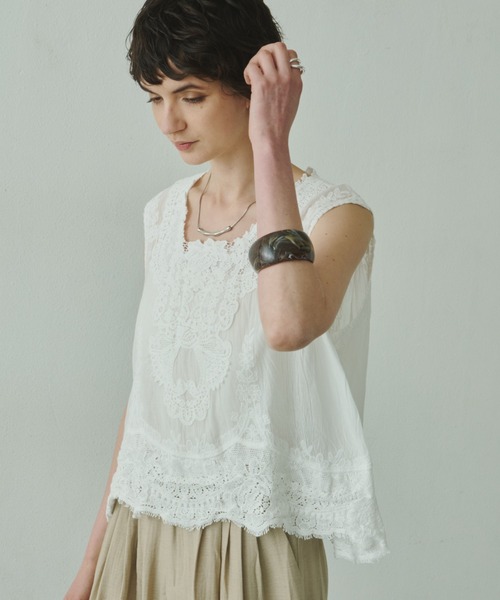 Plumel(プルメル)の「Cotton Lace Sleeveless Tops / コットンレーススリーブレストップス(その他トップス・レディース・ベージュ/ホワイト・MEDIUM)」の7枚目の写真