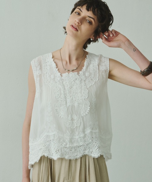 Plumel(プルメル)の「Cotton Lace Sleeveless Tops / コットンレーススリーブレストップス(その他トップス・レディース・ベージュ/ホワイト・MEDIUM)」の8枚目の写真
