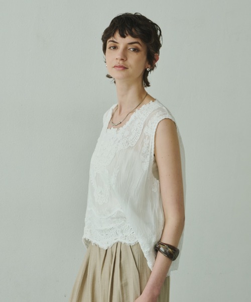 Plumel(プルメル)の「Cotton Lace Sleeveless Tops / コットンレーススリーブレストップス(その他トップス・レディース・ベージュ/ホワイト・MEDIUM)」の9枚目の写真