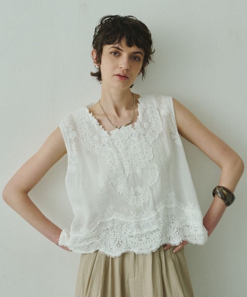 Plumel(プルメル)の「Cotton Lace Sleeveless Tops / コットンレーススリーブレストップス(その他トップス・レディース・ベージュ/ホワイト・MEDIUM)」の6枚目の写真