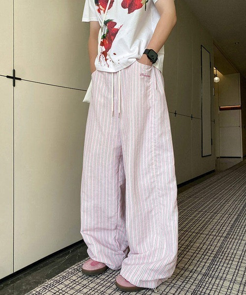 Ressaca(レサーカ)の「ストライプ柄イージーワイドパンツ(その他パンツ・メンズ・ピンク/ブルー・L/XL/M)」の2枚目の写真